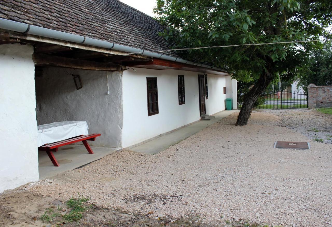 Retro Vendégház Nagyharsány Exteriér fotografie